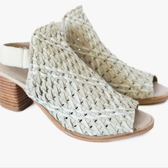 NIB Very Volatile Veronique Peep Toe Shoe in Stone - Picture 10 of 15